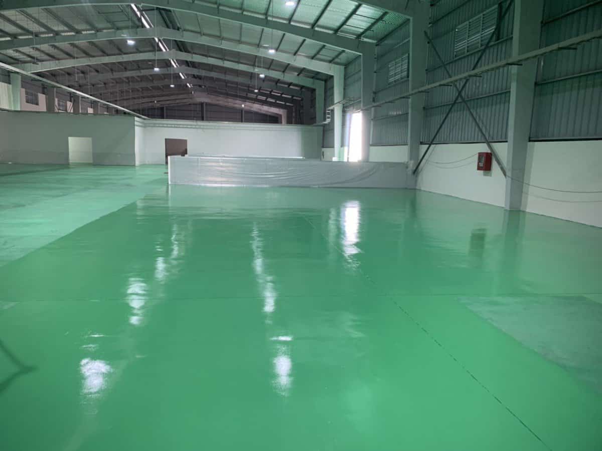 Sơn Epoxy kháng hóa chất – Giải pháp bảo vệ sàn trong môi trường đặc thù